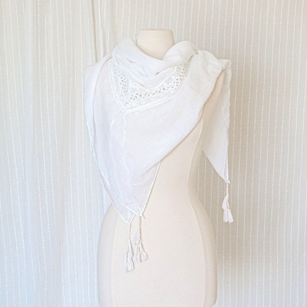 David and Young Boho White scarf with tassels - Picture 1 of 3